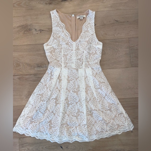 White and tan lace mini dress from Francesca’s, size XS - Picture 1 of 2